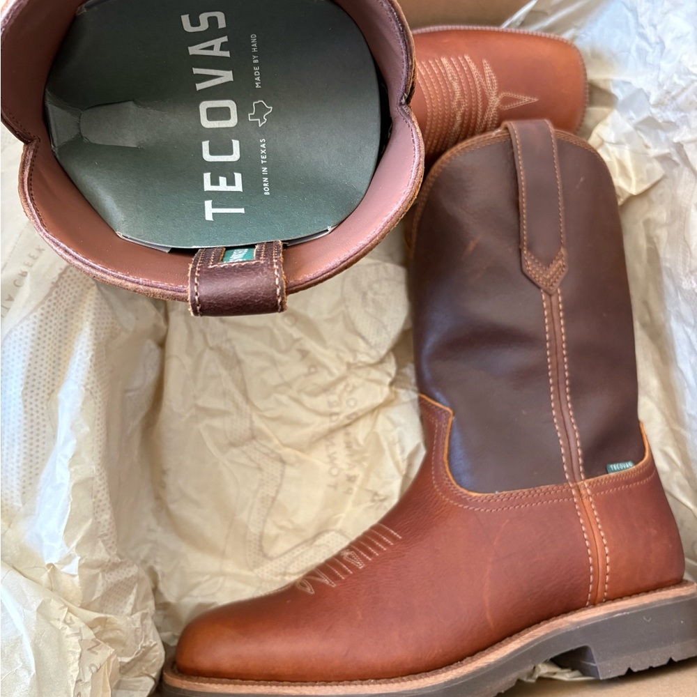 Tecovas Saddle Cowhide the rugged square